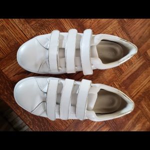 Bionic sneakers, great for your feet.